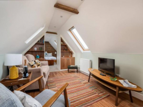 Pass the Keys Tranquil Chilterns Farm Hideaway
